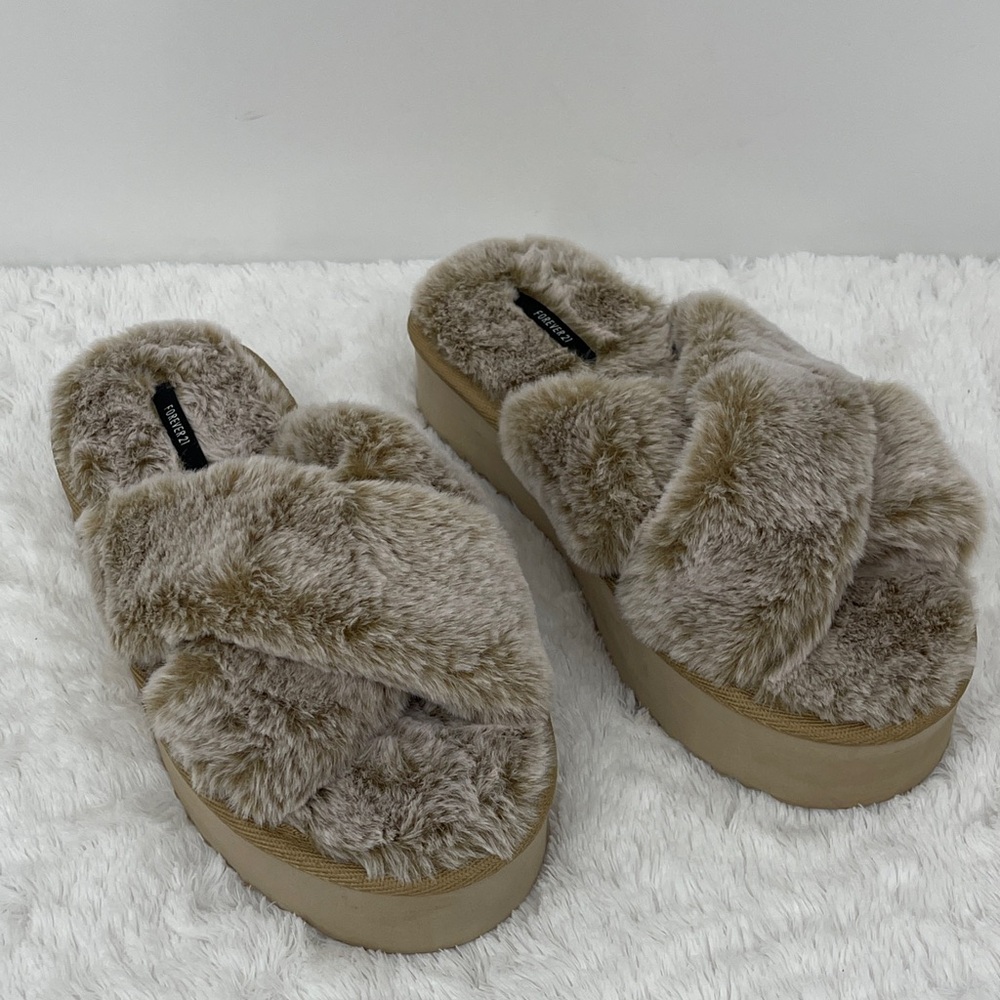 FOREVER 21 Women's Faux Fur Platform Slippers SIZE S